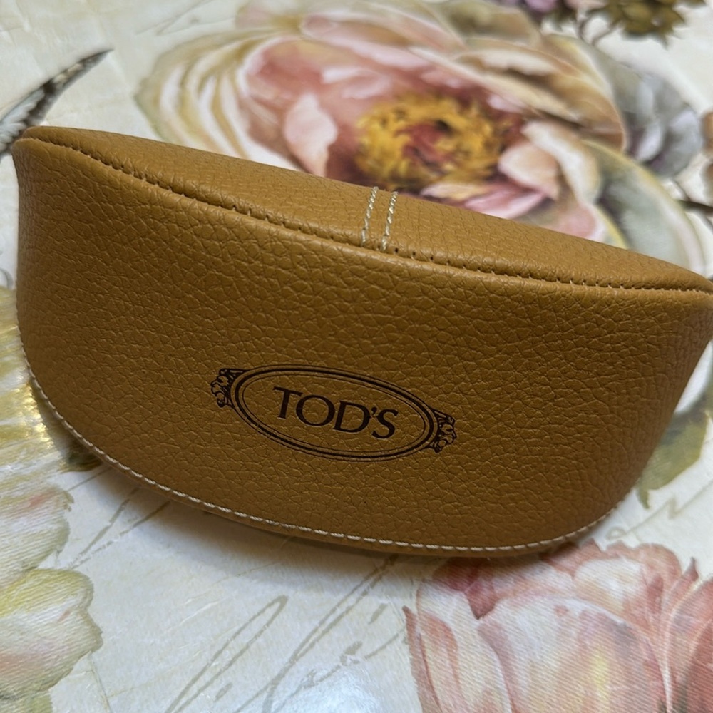 Tod’s sunglasses case - Large - EUC